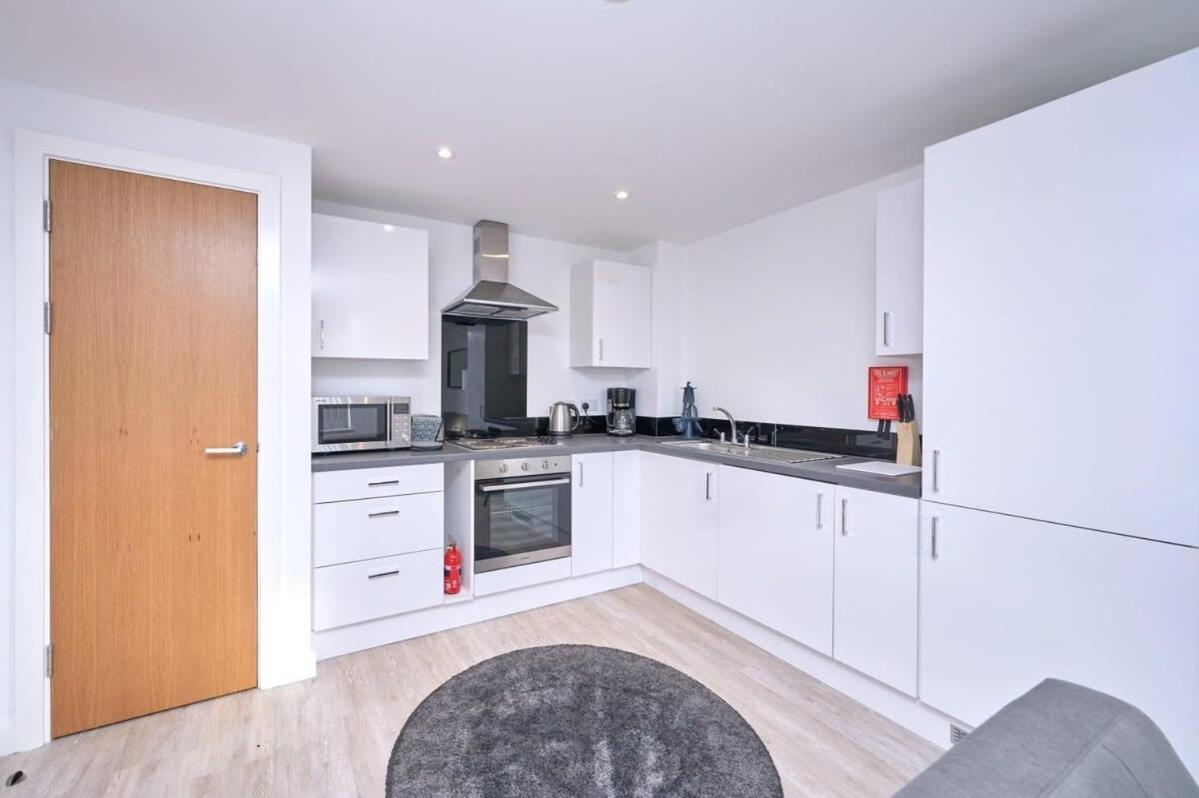A Gorgeous 1 Bedroom With Parking In Preston Centre