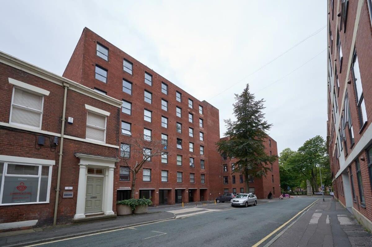 A Gorgeous 1 Bedroom With Parking In Preston Centre