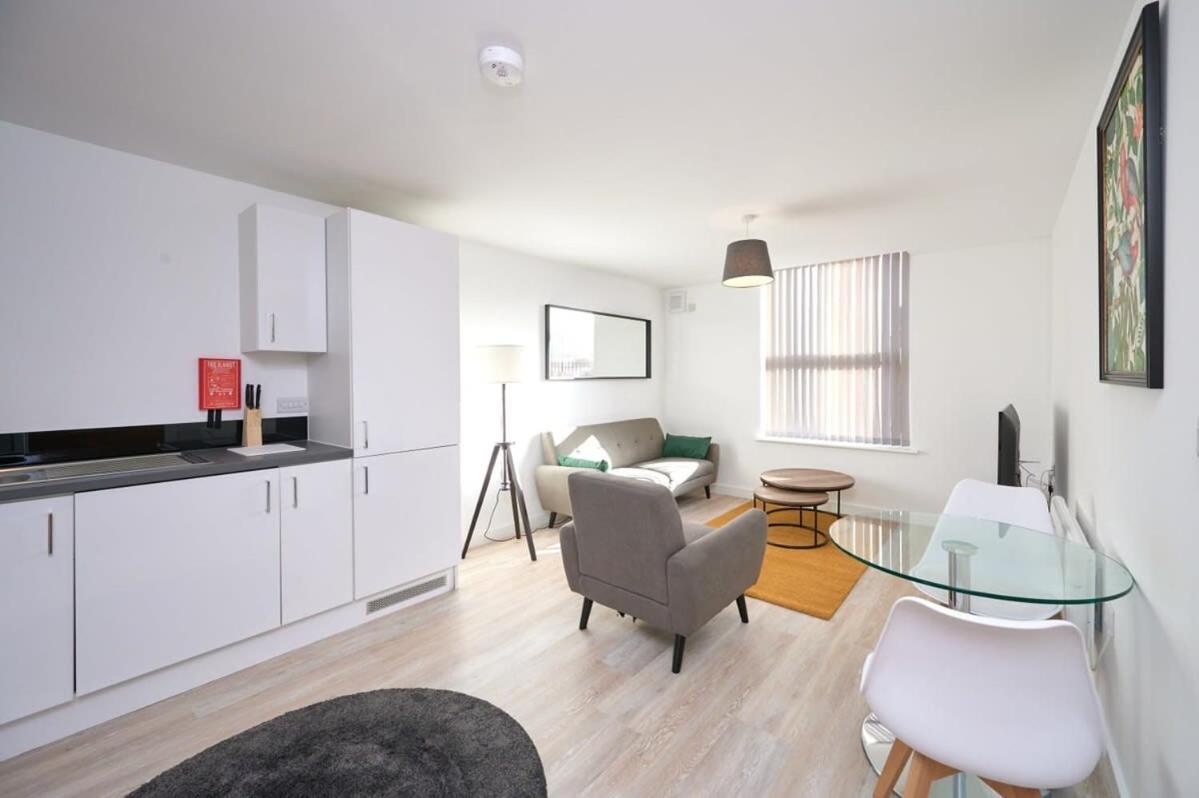 A Gorgeous 1 Bedroom With Parking In Preston Centre *