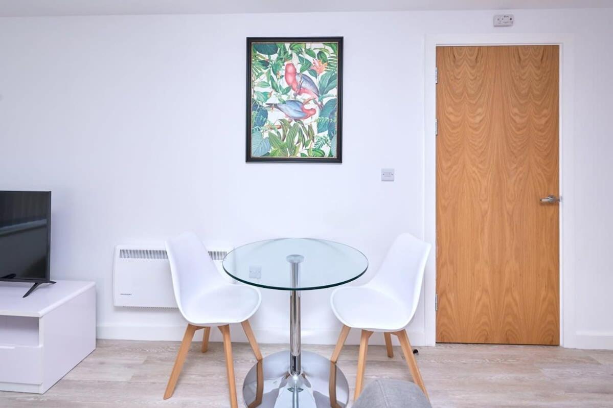 A Gorgeous 1 Bedroom With Parking In Preston Centre